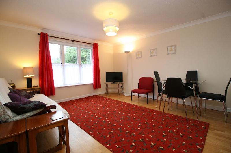 Two bedroom property to let, South Gray Street, Newington
