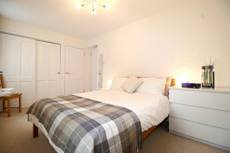 One bedroom property to let, Liddesdale Place, Stockbridge