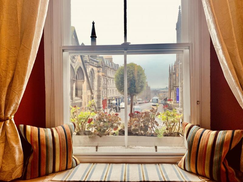 One bedroom property to let, Upper Bow, Old Town