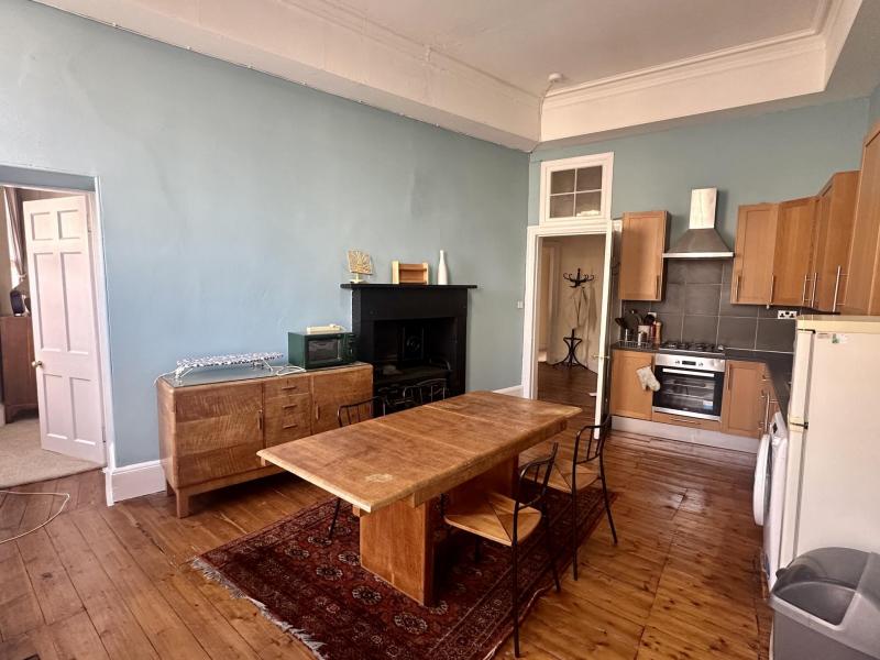 Two bedroom property to let, Huntly Street, Canonmills