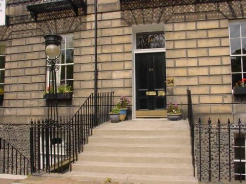 One bedroom property to let, Abercromby Place, New Town